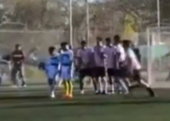 ¿Gol de tiro libre de espalda al arco?