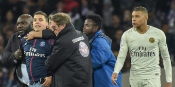 Castigado por invadir el campo y pedir una selfie: 6 meses sin ir al estadio y multa