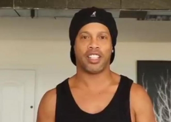 ¡Ronaldinho felicitó a Santa Fe!