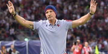 Sinisa Mihajlovic dirige desde un hospital al Bologna