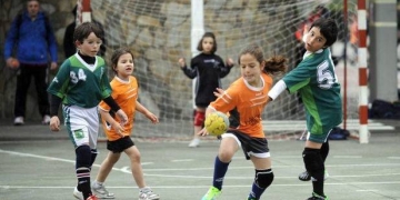 Las inversiones de la UEFA en el fútbol base y escolar