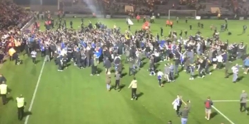 Hinchas del Colchester invadieron el campo cuando su equipo eliminó al Tottenham