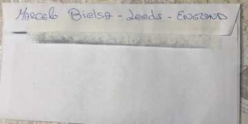 Marcelo Bielsa respondió a una invitación de matrimonio hecha por un hincha del Leeds