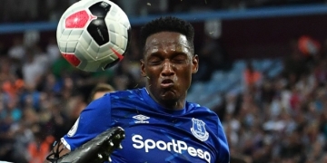 ¡Yerry Mina perdió la titular en el Everton contra Brighton!