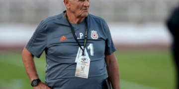 El DT estaba suspendido. Llamó a su asistente, pero marcó por error a un periodista