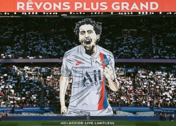 PSG presentó su tercera camiseta mediante un tifo