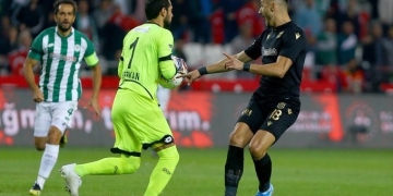 El arquero que fue expulsado a los 15 segundos de iniciado el partido