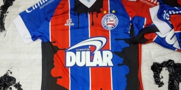 El mensaje ambiental del club Bahía: Manchas de petróleo en su camiseta