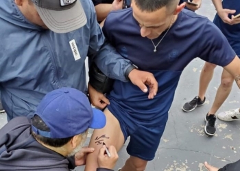 Convirtió un autógrafo de Diego Maradona en tatuaje