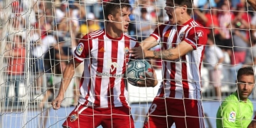 Rifan carros para que los hinchas vayan al estadio en mayoría