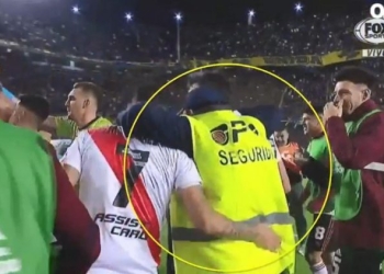 Empleado de seguridad, despedido por festejar la clasificación de River en La Bombonera