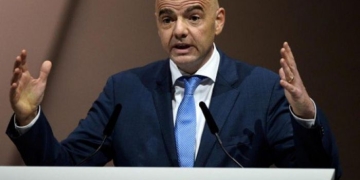 Prohibir entrada de por vida a los hinchas acusados por racismo: FIFA