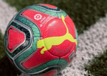 El balón rosa que se estrenó en LaLiga recibió fuertes críticas