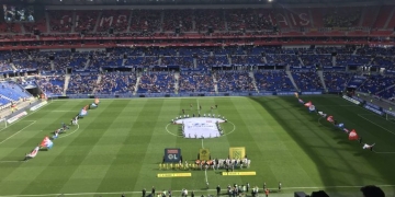 Hinchas del Lyon aprovechan que los ven en China para unirse a una protesta política