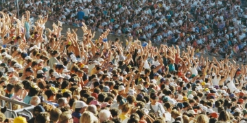 ¿Cómo nació la ola y es cierto o no que se vio por primera vez en el fútbol?