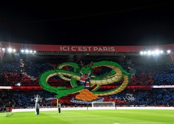 Hinchas del PSG recurren a Dragon Ball para su sensacional tifo
