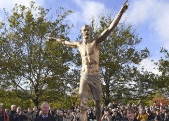 Zlatan Ibrahimovic presentó su estatua