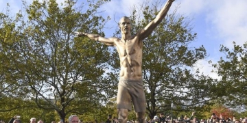 Zlatan Ibrahimovic presentó su estatua