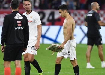 ¡Como jugó muy bien los hinchas lo premiaron con una dona!