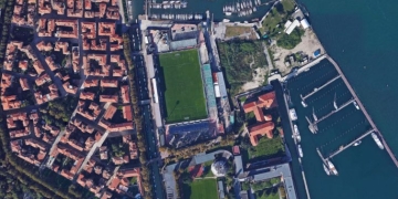 El estadio de fútbol al que se llega en lancha. La historia del Pier Luigi Penzo