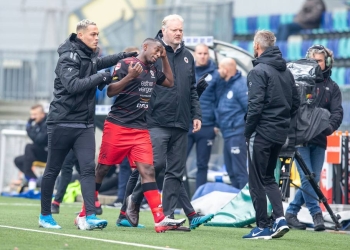 El fútbol holandés se detiene un minuto para protestar contra el racismo