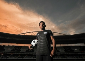 El uniforme alterno del Botafogo, que rinde homenaje a su equipo de remo