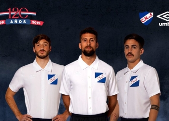 El Club uruguayo Nacional festeja sus 120 años con una camiseta especial