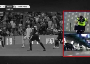 ¡Árbitro consultó el VAR y lo que vio fue el video de un parqueadero!