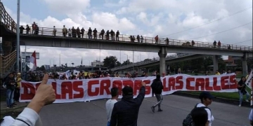 Los hinchas del fútbol colombiano también marcharon durante el paro nacional