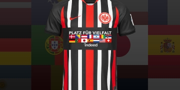 La camiseta especial del Eintracht Frankfurt contra el racismo y la discriminación