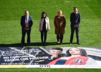 Campaña para combatir la violencia contra la mujer. El Granada de España da ejemplo