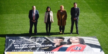 Campaña para combatir la violencia contra la mujer. El Granada de España da ejemplo
