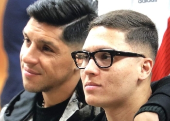 Juan Fernando Quintero juega con lentes de contacto