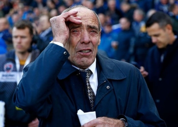 El llanto de un ídolo cuando es homenajeado por todo un estadio