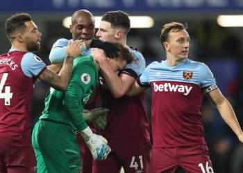Debutó en la Premier League con 33 años y lloró de la emoción