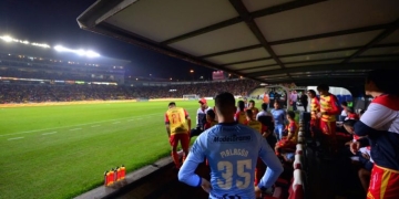 ¡Así no es! En México suspendieron un partido por gritos homofóbicos