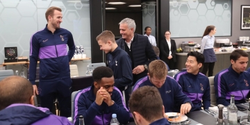 El recogepelotas elogiado por Mourinho almorzó con los jugadores del Tottenham