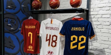 Arte en las camisetas de la Roma en un evento organizado con Nike