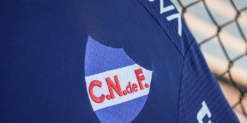 Nacional de Uruguay estrena la “Camiseta del primer hincha”