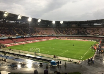 Hinchas del Napoli se alejan: “¡Déjenos animar!”