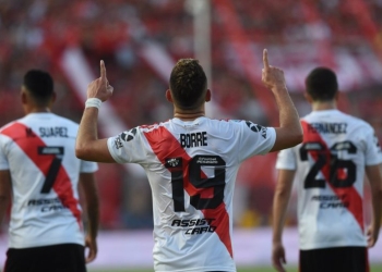 Rafael Santos Borré hizo doblete contra Independiente