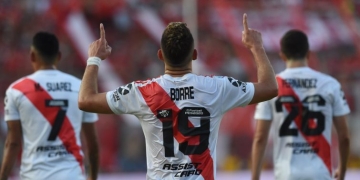 Rafael Santos Borré hizo doblete contra Independiente