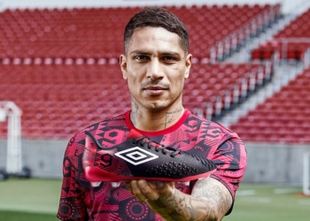 Guayos exclusivos de Umbro para Paolo Guerrero