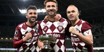 ¿Con cuáles guayos juega Andrés Iniesta?