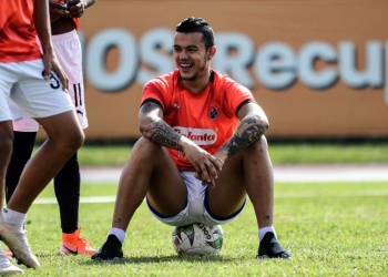 9 meses y 14 días después, Leonardo Castro