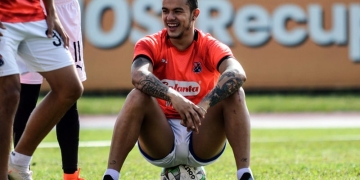 9 meses y 14 días después, Leonardo Castro