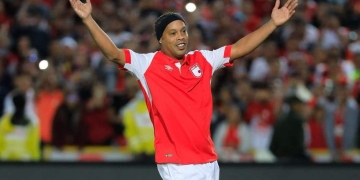 Ronaldinho volvió a emocionar a la hinchada de Santa Fe