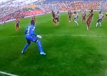Se hace tendencia en Colombia: ¡Ni con VAR!