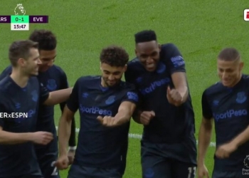 ¡Baile de Yerry Mina en el Emirates Stadium!
