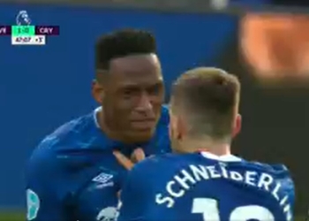 ¿Regañaron a Yerry Mina en pleno Everton vs. Crystal Palace?